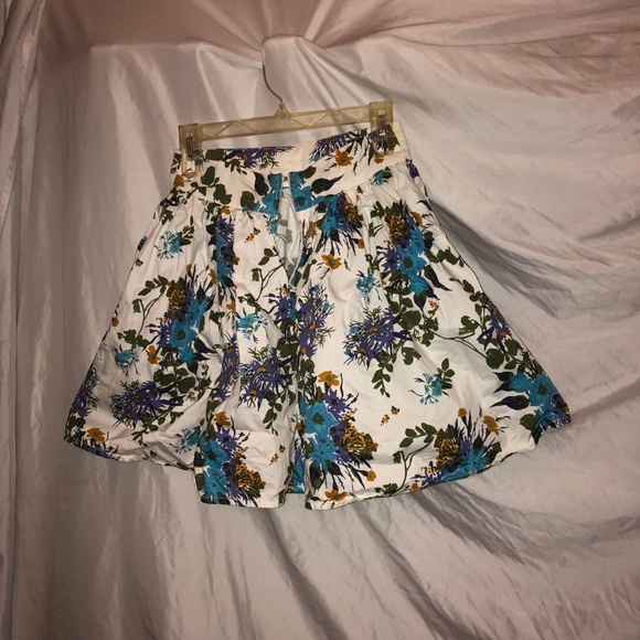 High Waist Floral Skirt - Picture 2 of 3